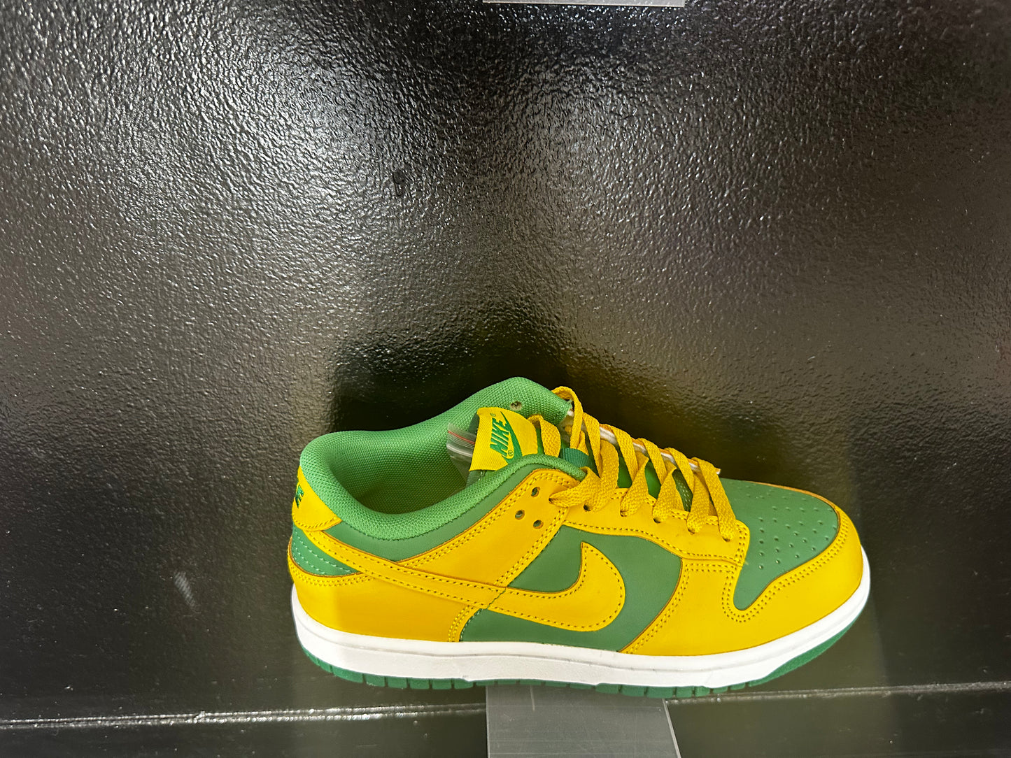 Yellow and green dunk